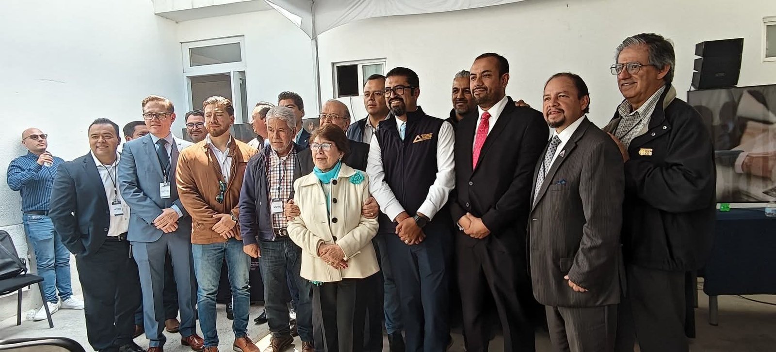 Representantes empresariales participando en sesión de trabajo